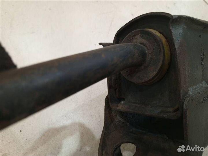 Тяга передняя продольная правая Mitsubishi Pajero