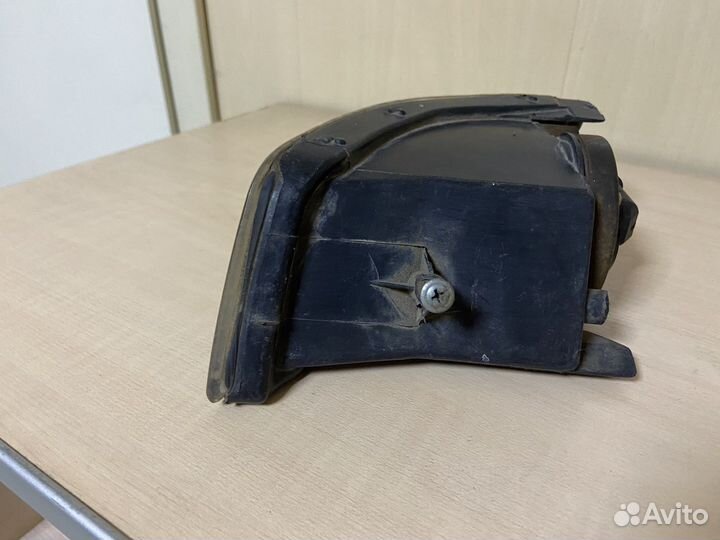 Противотуманная правая фара Toyota Vista