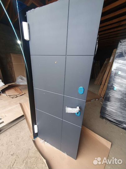 Входная дверь с дефектом