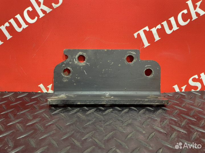 Кронштейн крепления ящика правый камаз 5490