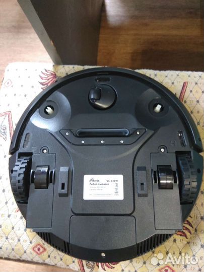 Робот-пылесос Ritmix новый на гарантии 2 года