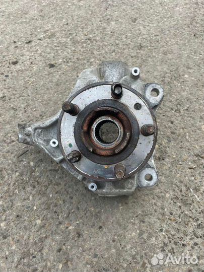 Кулак поворотный передний правый Discovery sport