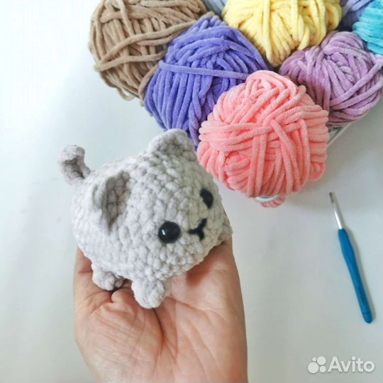 Вязаная игрушка котик ручной работы