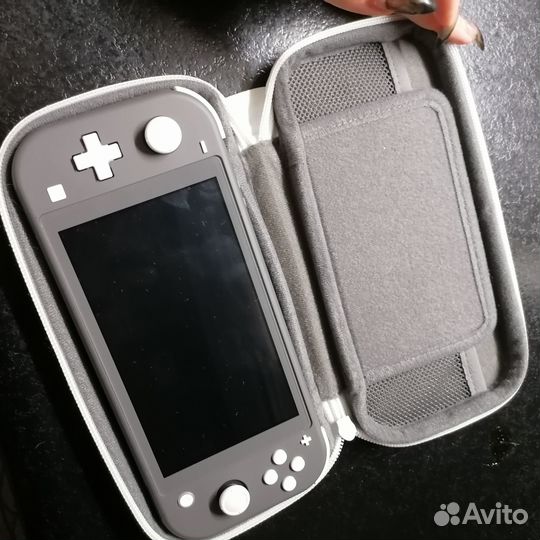 Портативная приставка Nintendo switch lite