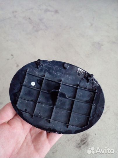 Эмблема решетки радиатора Lexus RX 3 Hubrid