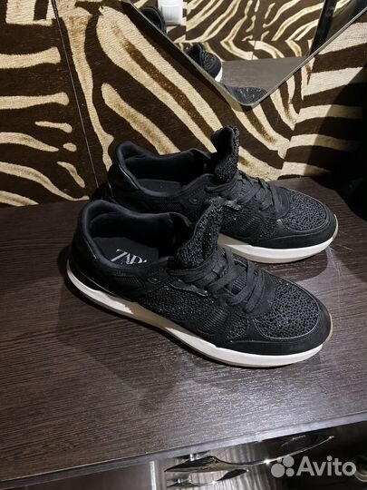 Кроссовки zara