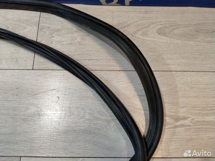 Уплотнительная резинка багажника Toyota Chaser