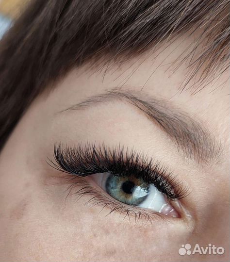 Объёмное наращивание ресниц