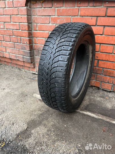 Bridgestone Blizzak Spike-01 235/65 R17