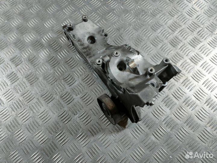 Кронштейн генератора Audi A4 B7 2006 06D903143D