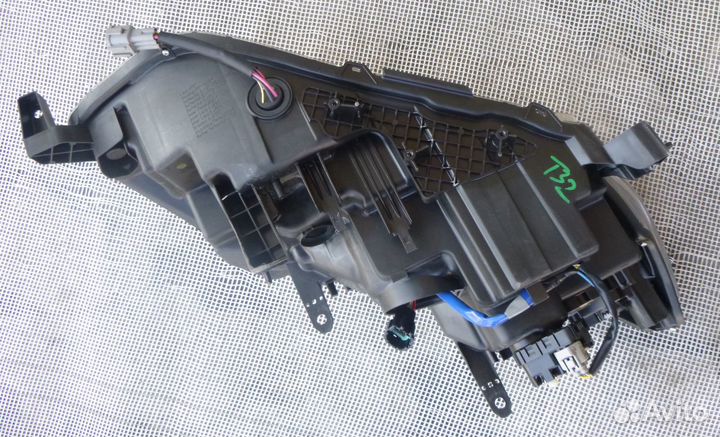 Ниссан Х-трэйл фара передняя