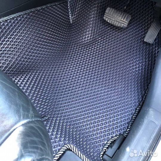 Автомобильные коврики на Mitsubishi Outlander Phev