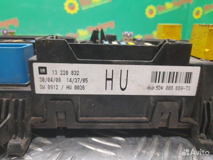 Блок предохранителей Opel Astra H универсал 1.8