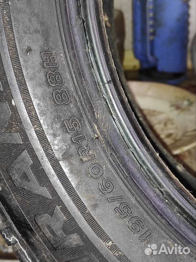 Bridgestone WT12 195/60 R15 и 195/60 R15