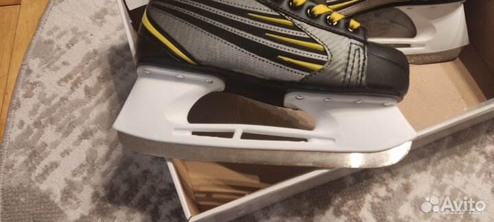 Коньки хоккейные