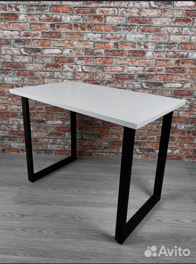 Компьютерный стол в стиле лофт