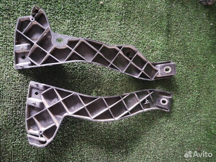 Крепление бампера переднее Audi S4 B7 BBK 2006