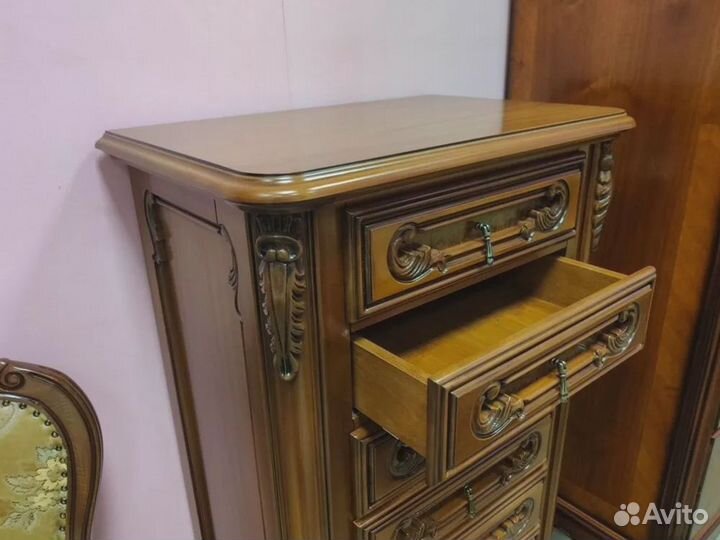 Комод высокий 