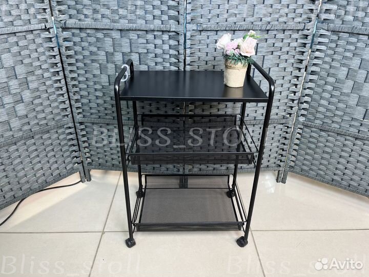 Тележка сетчатая и стул