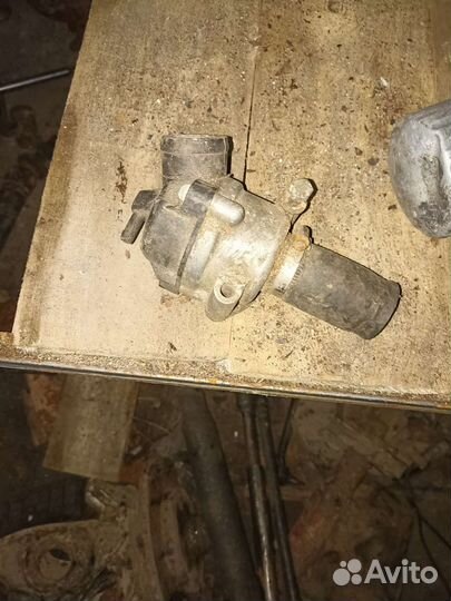 Корпус термостата Mercedes W124, M102