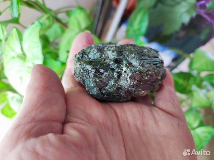 Натуральные камни. актинолит