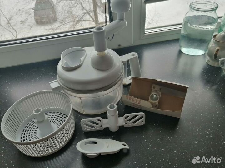 Ручной кухонный комбайн