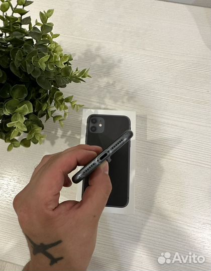 Телефон iPhone 11 64gb