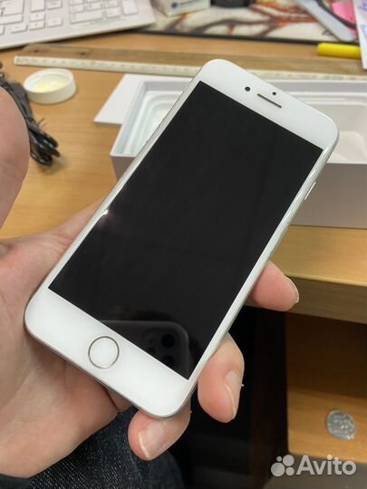 iPhone 8, 64 ГБ