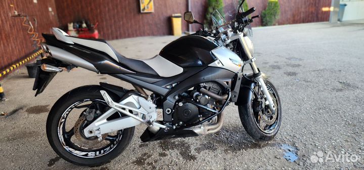Suzuki gsr 400