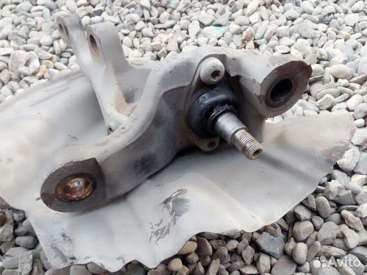 Передний поворотный кулак BMW X5 E53