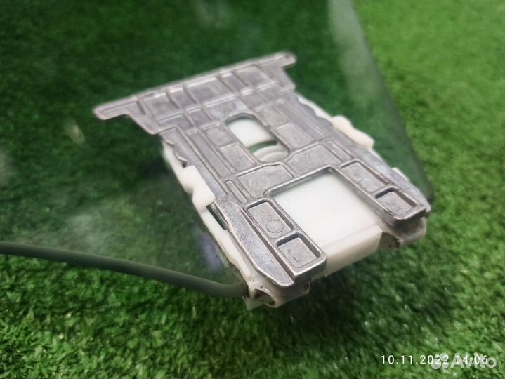 Стекло двери переднее правое Mercedes-Benz