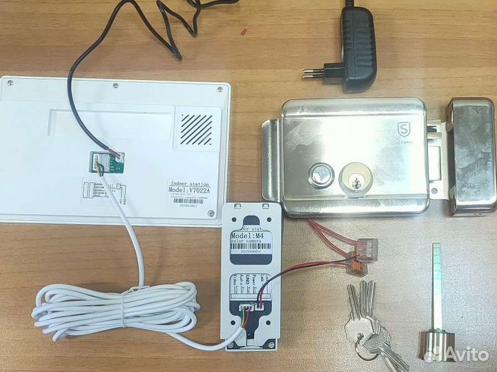 Видеодомофон новый с электрозамком для дома