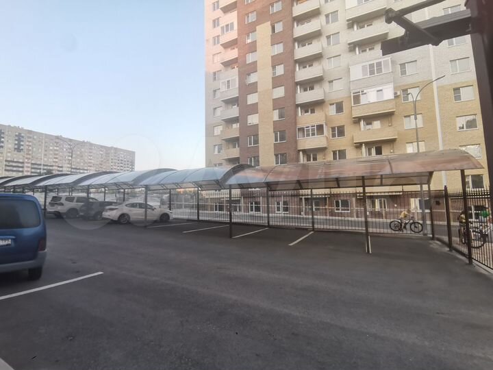 Машиноместо, > 30 м²