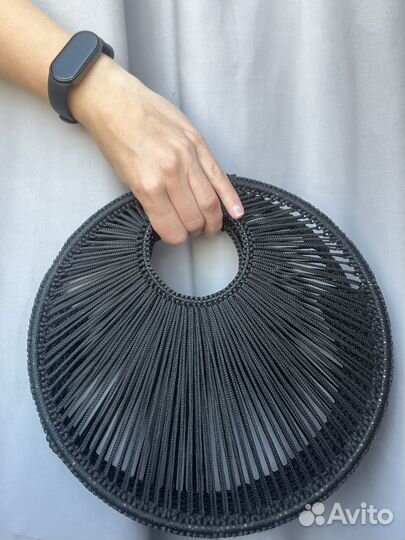 Черная плетеная круглая сумка макраме