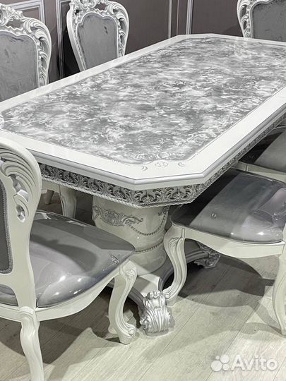 Стол для гостинной