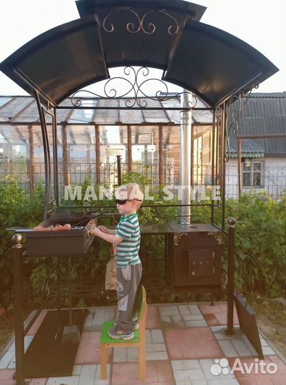 Мангал с крышей