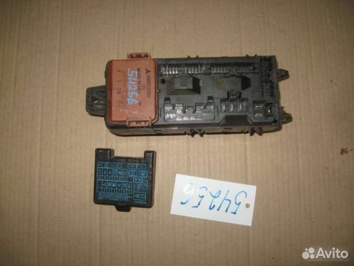 Блок предохранителей Mitsubishi Carisma DA