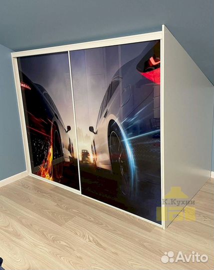 Дверный шкаф