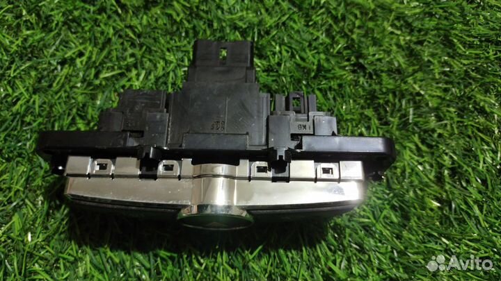 Кнопка аварийной сигнализации Hyundai Solaris 1