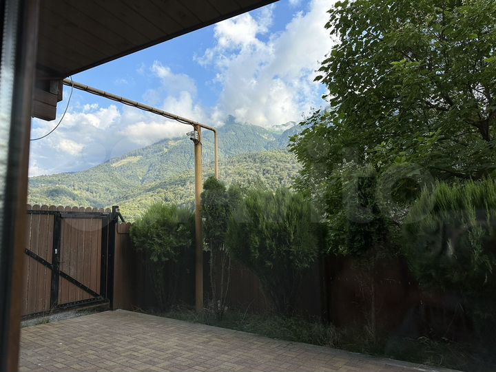 3-к. квартира, 85 м², 1/4 эт.