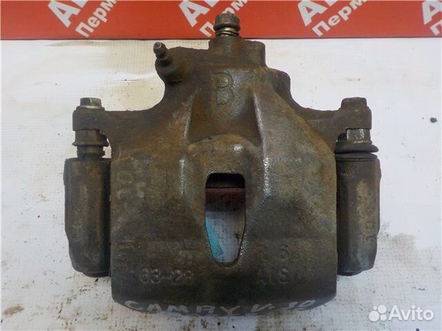 Суппорт передний правый Toyota Camry ACV30L 1MZ FE