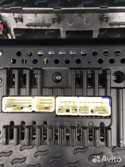 Магнитола на Тойота Ярис