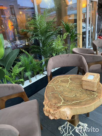 Ящики с искусственными растениями