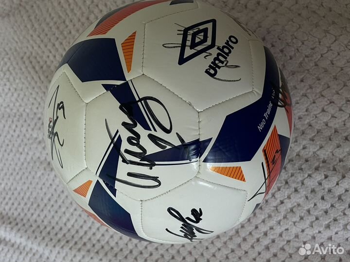Мяч с автографами цска