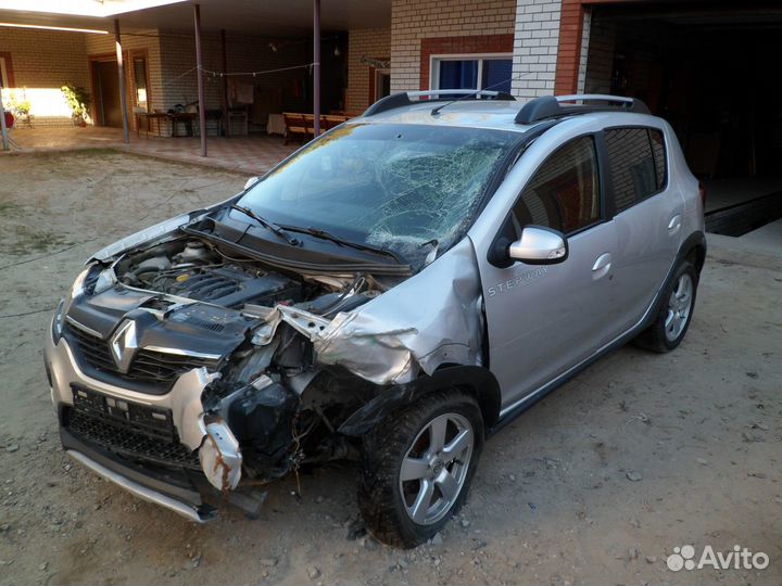 Renault Sandero Stepway 1.6 AT, 2018, битый, 70 000 км