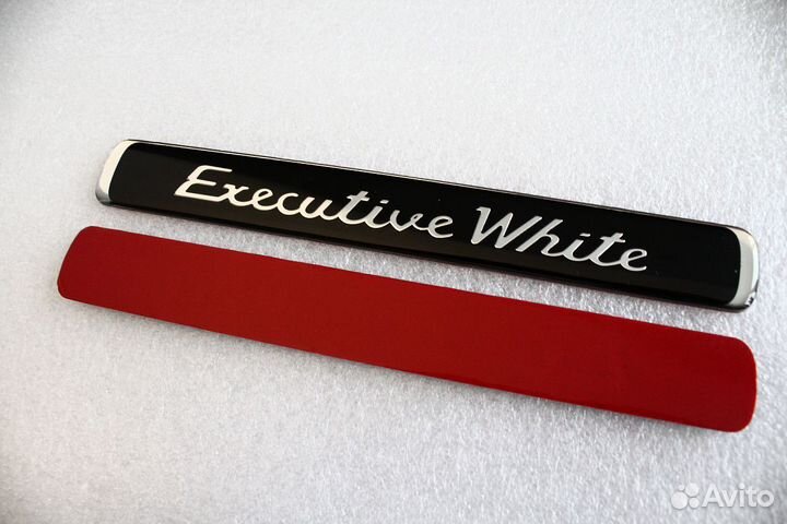 Эмблема Шильдик Executive White / Black M9NX4