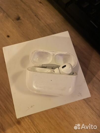 Кейс airpods pro 2 lightning и правый наушник