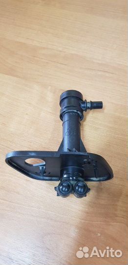 Форсунка омывателя передняя правая Audi Q7 3.0