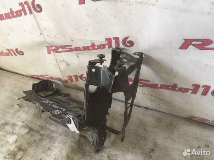 Кронштейн фары правый Bmw 5-Series F10 / F11