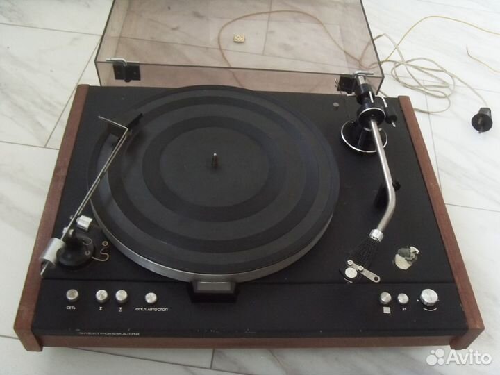 Проигрыватель виниловых пластинок Электроника 012